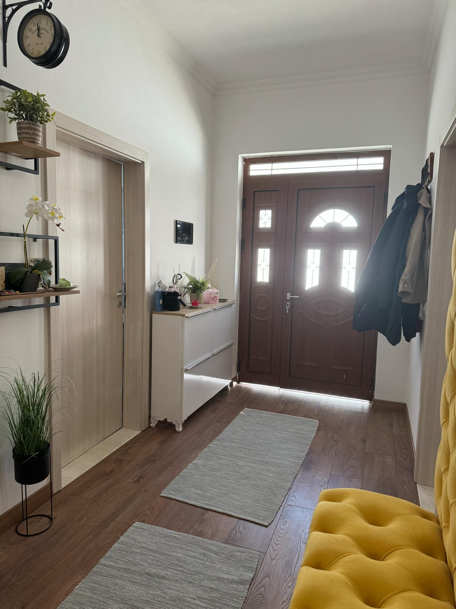 Albániában kertes családi ház eladó!