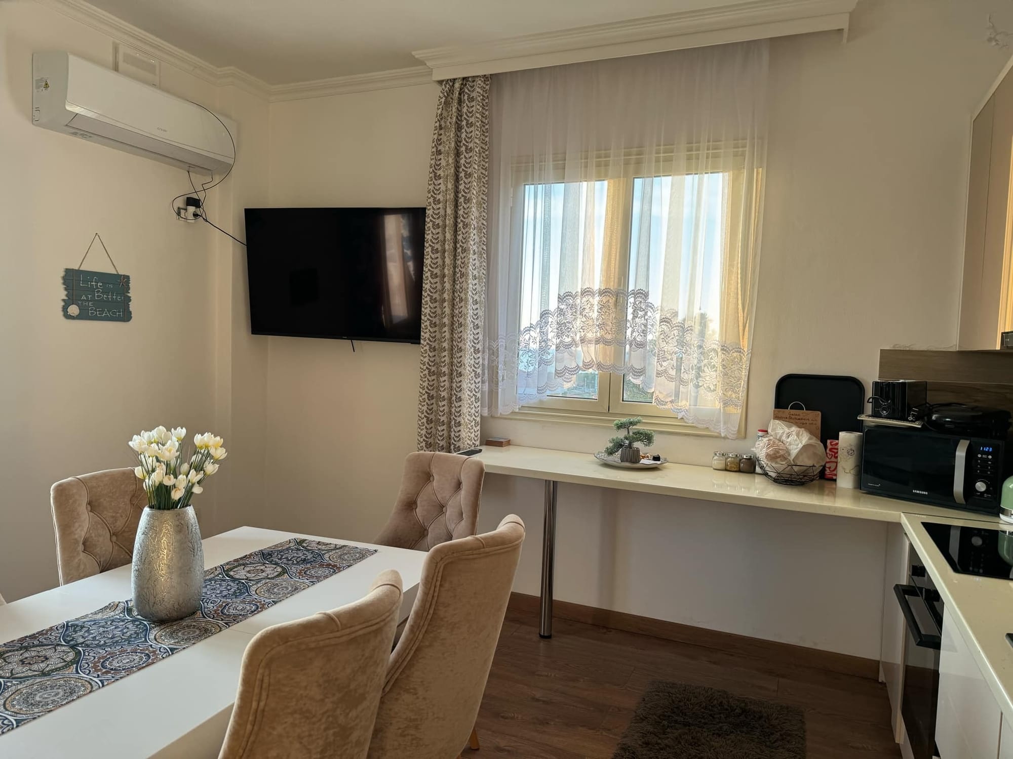 Albániában kertes családi ház eladó!