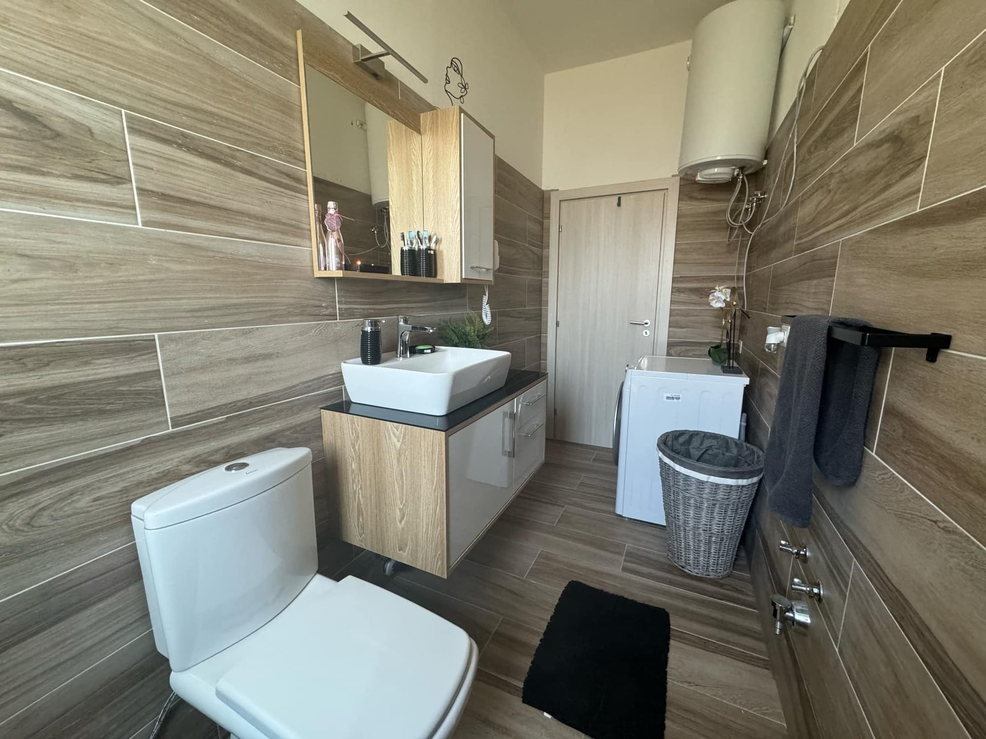 Albániában kertes családi ház eladó!