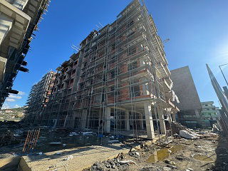 Az Albán Adriai tengerparton, a Durres öbölben, Golemben most épülő társasházi komplexumban lakások eladók!