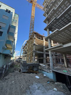 Az Albán Adriai tengerparton, a Durres öbölben, Golemben most épülő társasházi komplexumban lakások eladók!