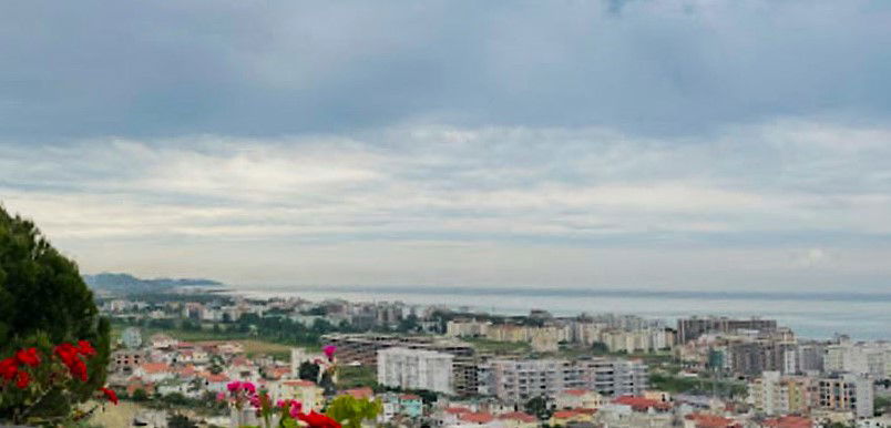 Albániában kertes családi ház eladó!