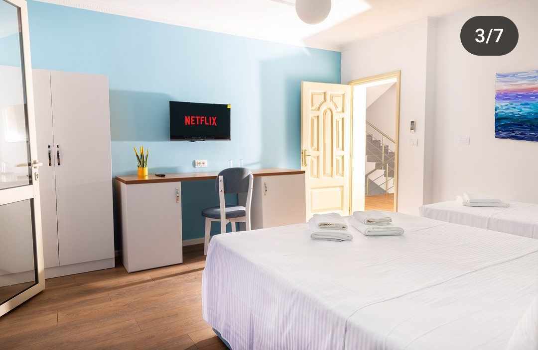 Az Albán Adriai tengerparton, a Durres öbölben, Durres város belvárosában, tengerparton szálloda eladó!