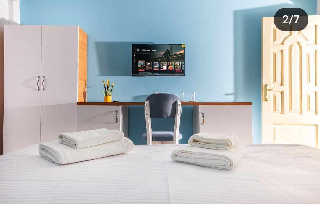 Az Albán Adriai tengerparton, a Durres öbölben, Durres város belvárosában, tengerparton szálloda eladó!