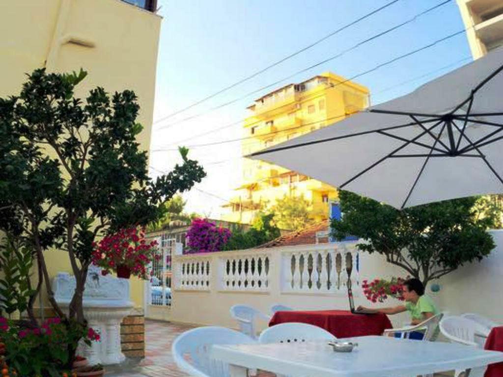 Az Albán Adriai tengerparton, a Durres öbölben, Durres város belvárosában, tengerparton szálloda eladó!