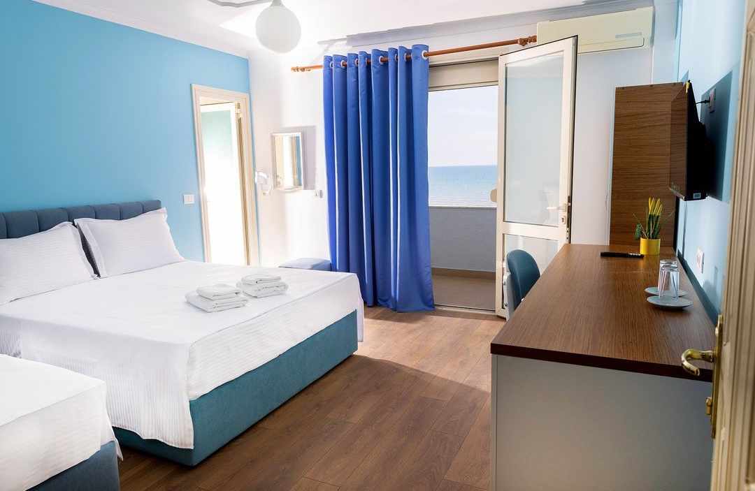 Az Albán Adriai tengerparton, a Durres öbölben, Durres város belvárosában, tengerparton szálloda eladó!