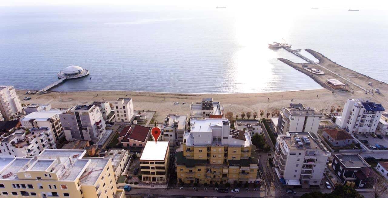 Az Albán Adriai tengerparton, a Durres öbölben, Durres város belvárosában, tengerparton szálloda eladó!