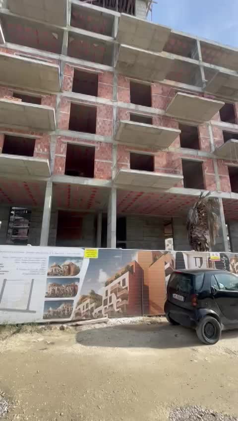 Az Adriai, mediterrén tengerparton, Albániában, Durres öbölben, Golemben, központi helyen, épülő társas házi lakások eladók!