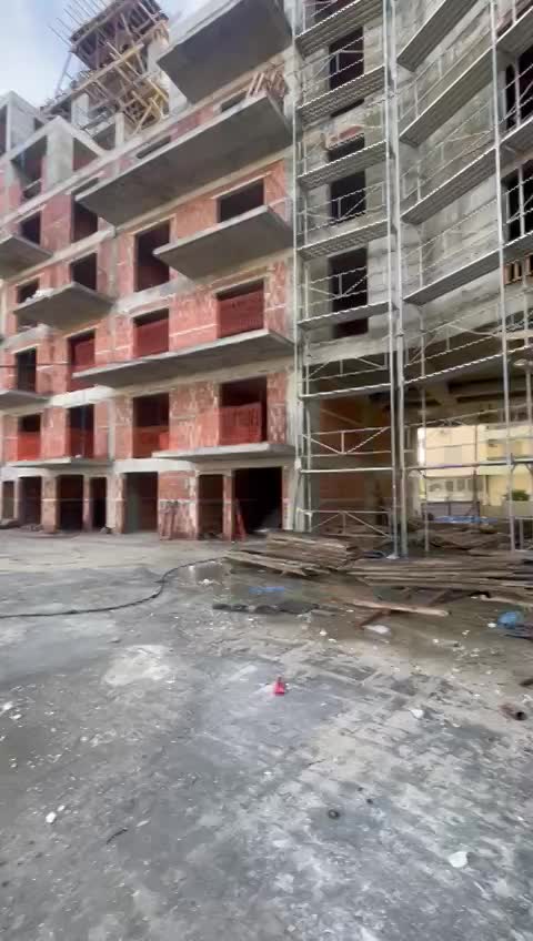 Az Adriai, mediterrén tengerparton, Albániában, Durres öbölben, Golemben, központi helyen, épülő társas házi lakások eladók!