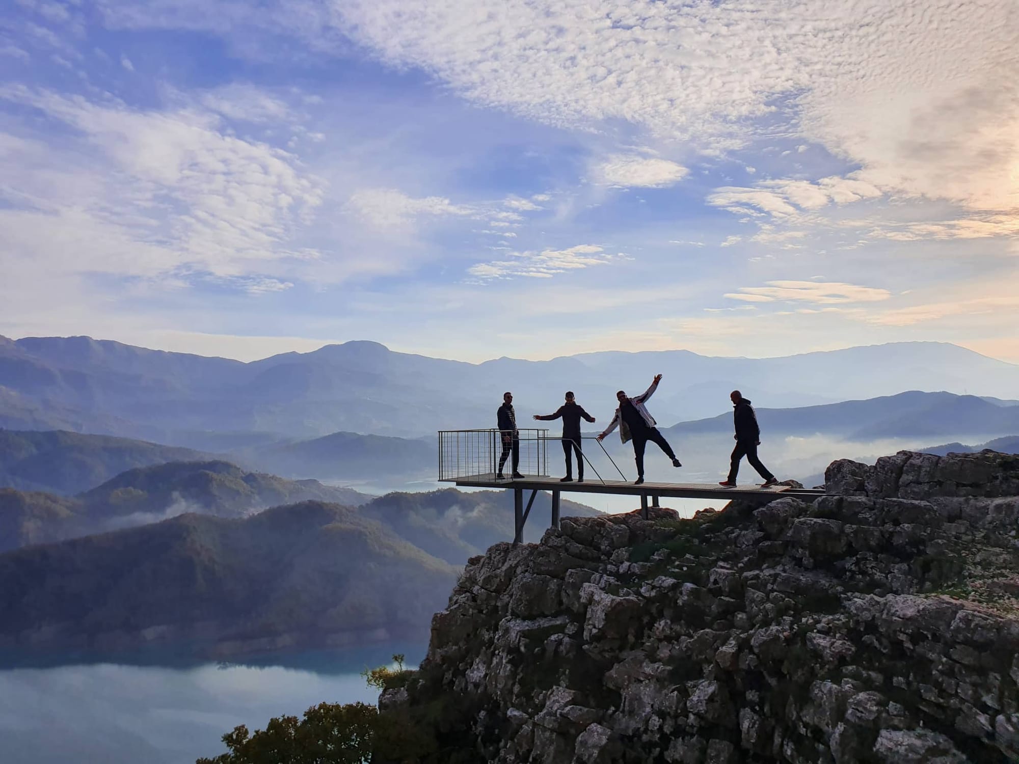 DURRES ÖBÖL INDUKÓ PROGRAMOK, TÚRÁK, KIRÁNDULÁSOK