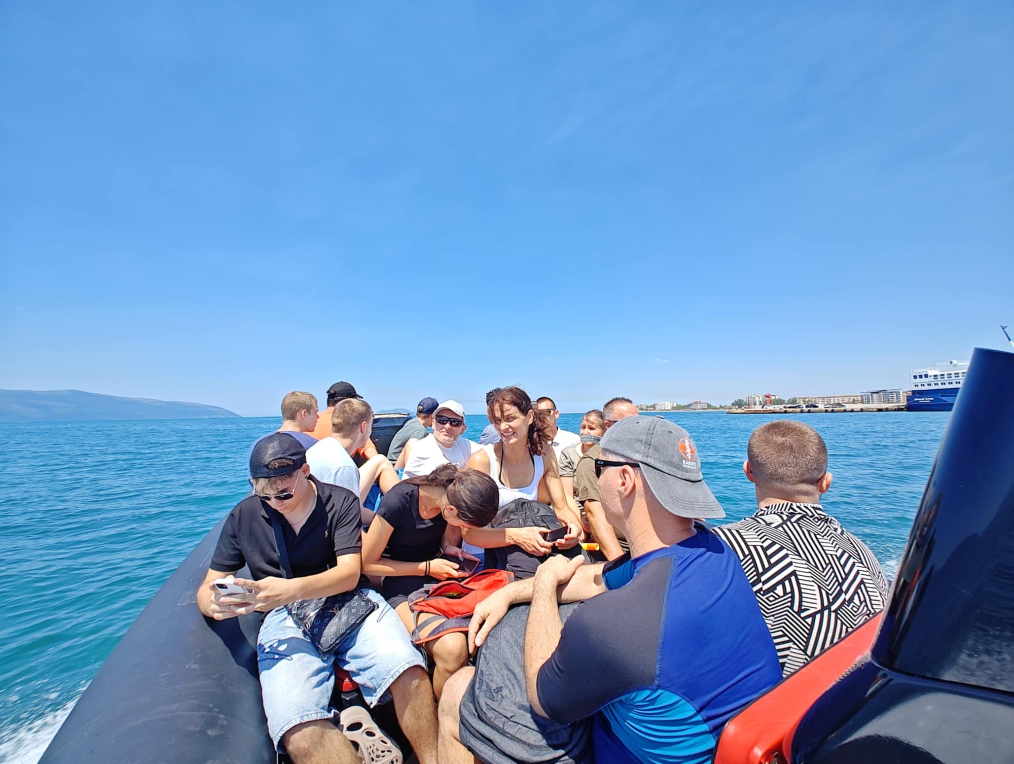 MOTORCSÓNAK VAGY SÉTAHAJÓ KIRÁNDULÁS DURRES ÖBÖLBŐL