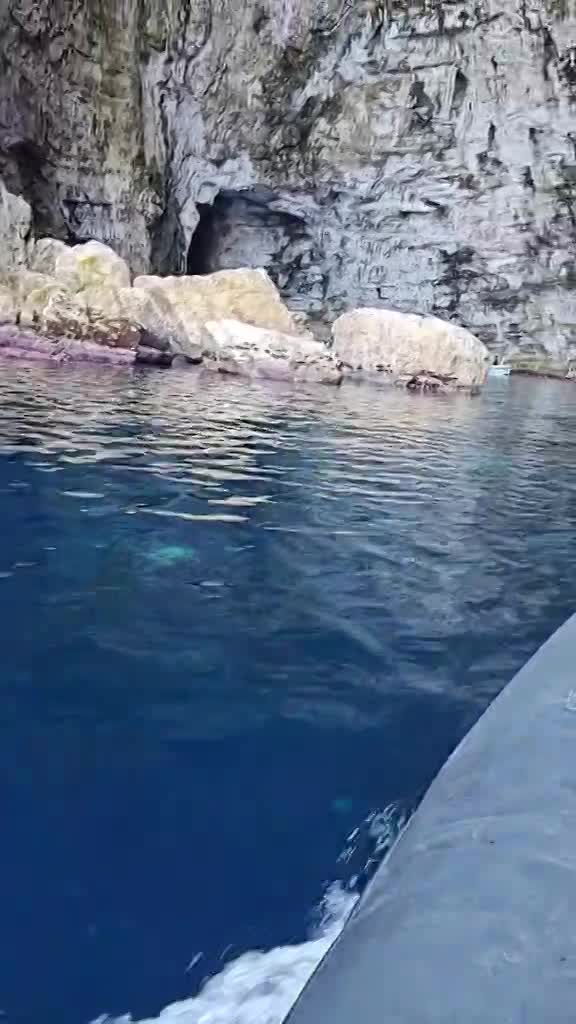 MOTORCSÓNAK VAGY SÉTAHAJÓ KIRÁNDULÁS DURRES ÖBÖLBŐL