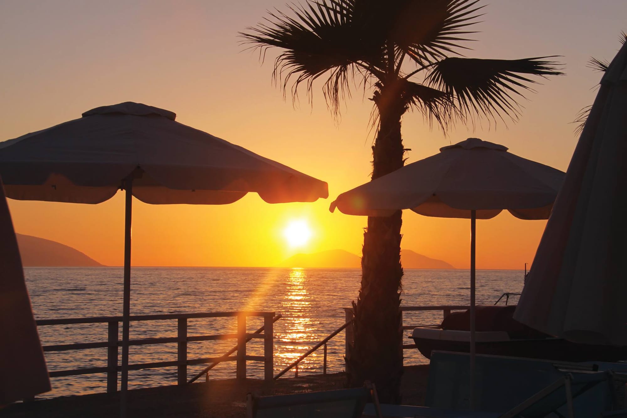 MOTORCSÓNAK VAGY SÉTAHAJÓ KIRÁNDULÁS DURRES ÖBÖLBŐL