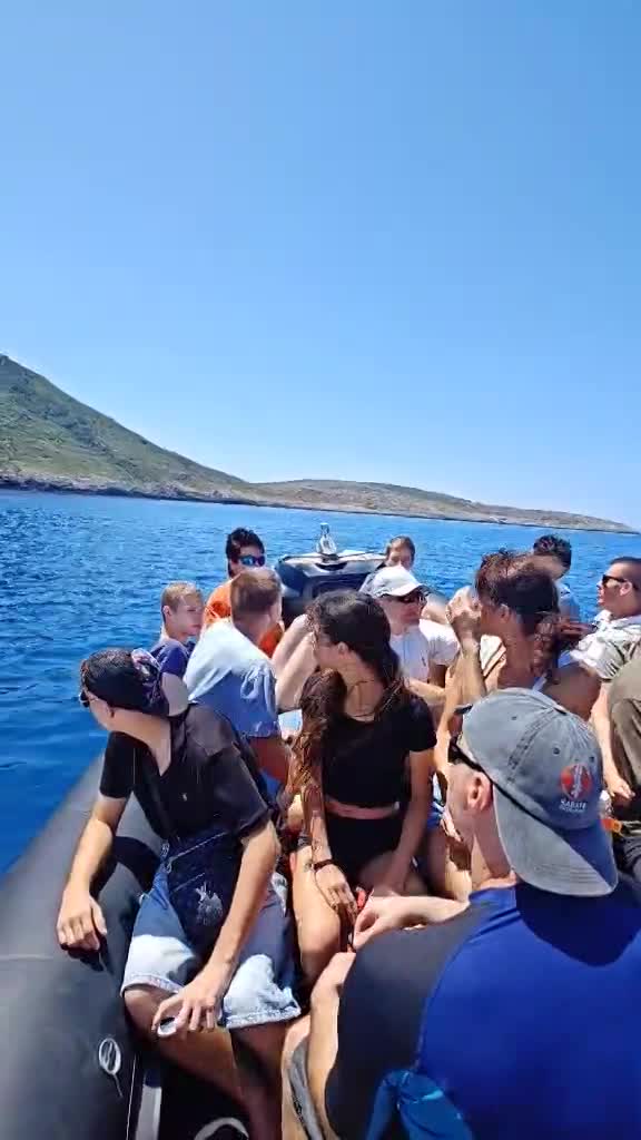 MOTORCSÓNAK VAGY SÉTAHAJÓ KIRÁNDULÁS DURRES ÖBÖLBŐL