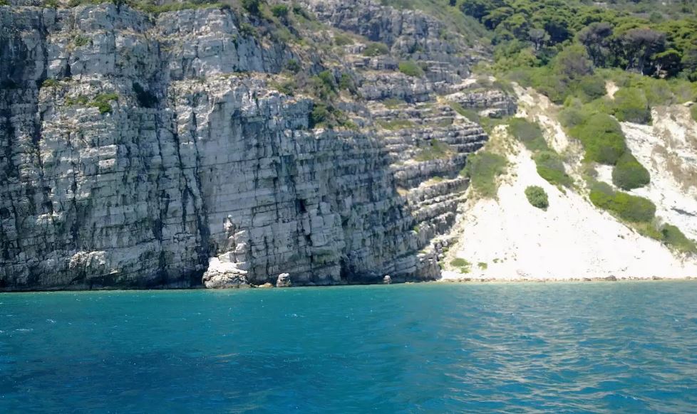 MOTORCSÓNAK VAGY SÉTAHAJÓ KIRÁNDULÁS DURRES ÖBÖLBŐL