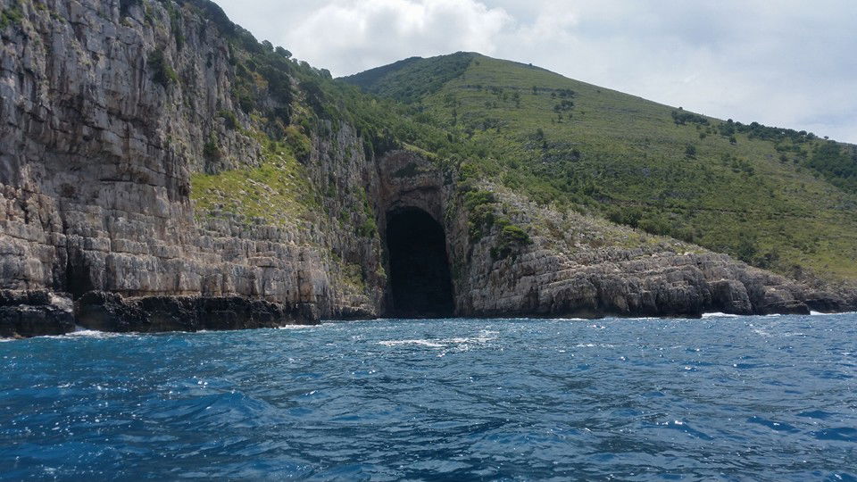 MOTORCSÓNAK VAGY SÉTAHAJÓ KIRÁNDULÁS DURRES ÖBÖLBŐL