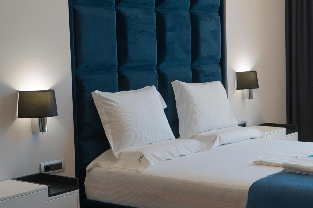 Jón tenger partján, Korfu szigettel szemben, tengerparti új építésű hotel**** 