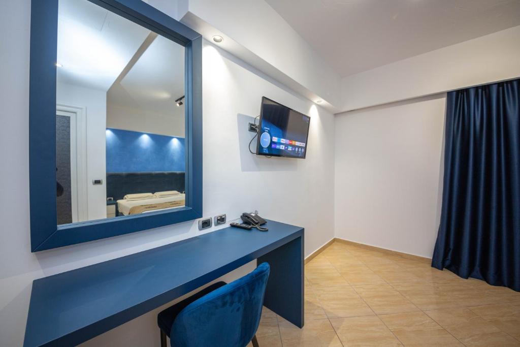 Jón tenger partján, Korfu szigettel szemben, tengerparti új építésű hotel**** 