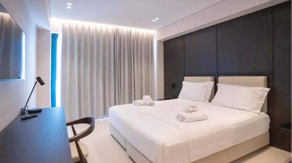 Jón tenger partján, Korfu szigettel szemben, tengerparti új építésű hotel**** 