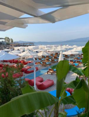 Jón tenger partján, Korfu szigettel szemben, tengerparti új építésű hotel**** 