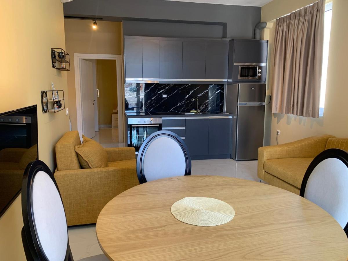 Saranda városban a napfényes Jón tenger partján, Korfu szigettel szemben, tengerparti apartman lakások egész évben kiadók.