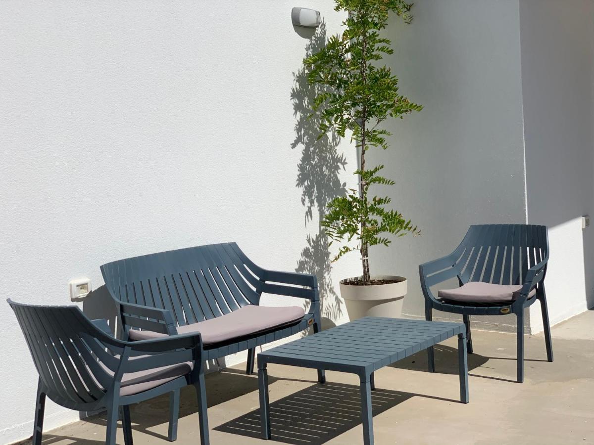 Saranda városban a napfényes Jón tenger partján, Korfu szigettel szemben, tengerparti apartman lakások egész évben kiadók.