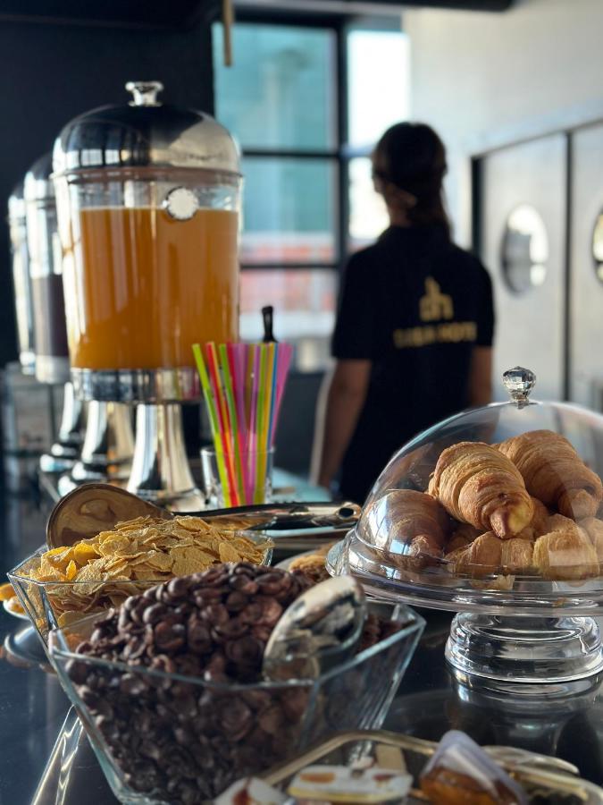 Saranda városban a napfényes Jón tenger partján, Korfu szigettel szemben, tengerparti apartman lakások egész évben kiadók.