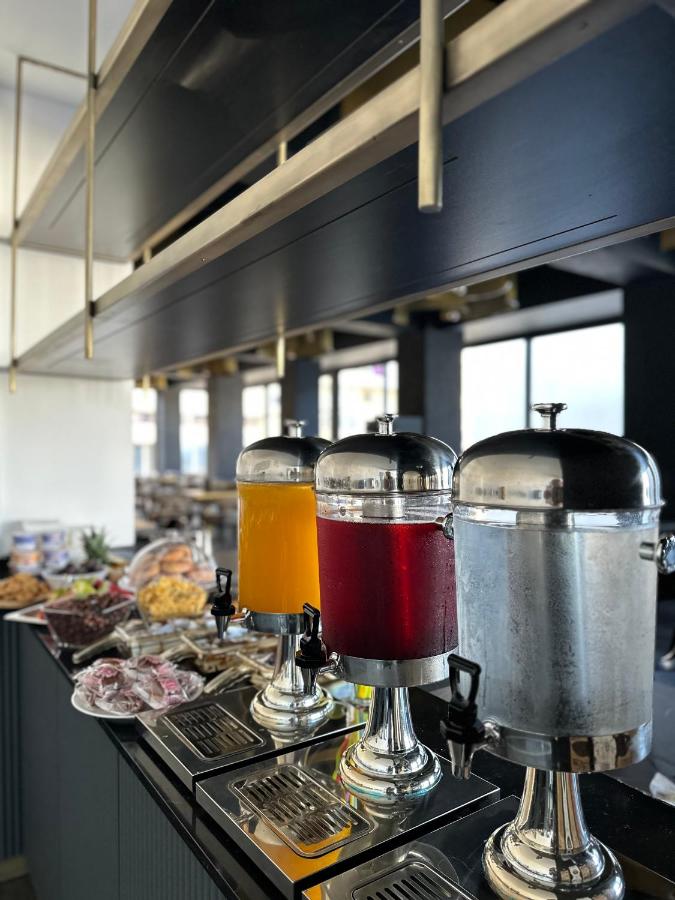 Saranda városban a napfényes Jón tenger partján, Korfu szigettel szemben, tengerparti apartman lakások egész évben kiadók.