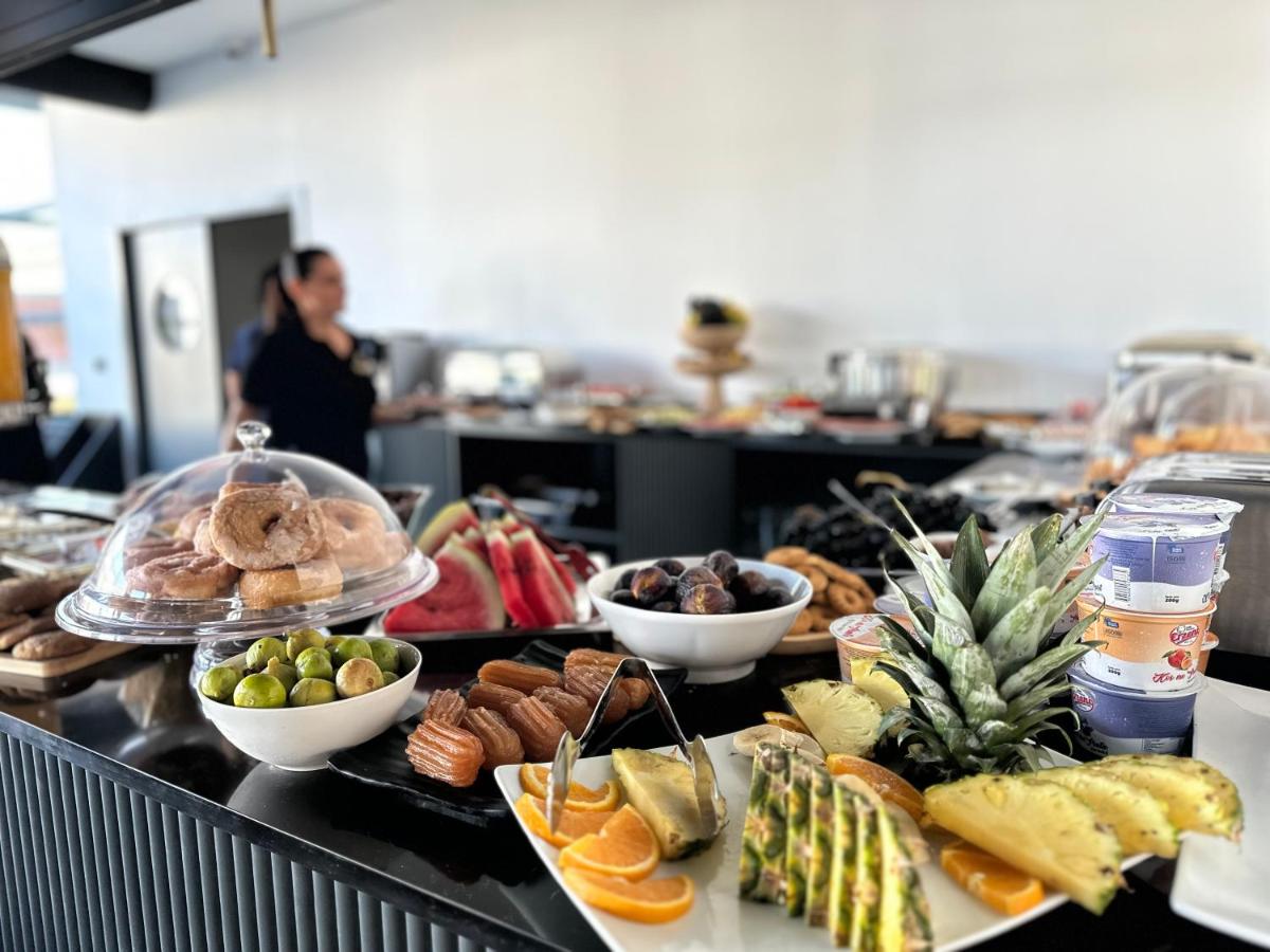 Saranda városban a napfényes Jón tenger partján, Korfu szigettel szemben, tengerparti apartman lakások egész évben kiadók.