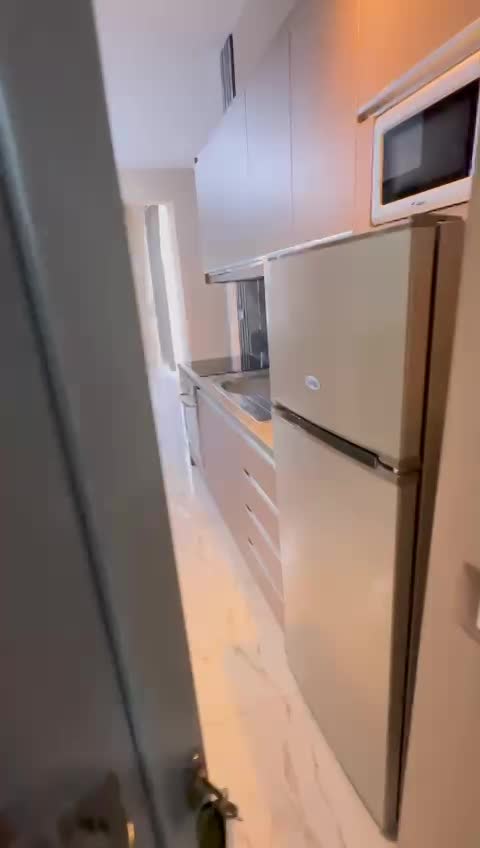 Saranda városban a napfényes Jón tenger partján, Korfu szigettel szemben, tengerparti apartman lakások egész évben kiadók.