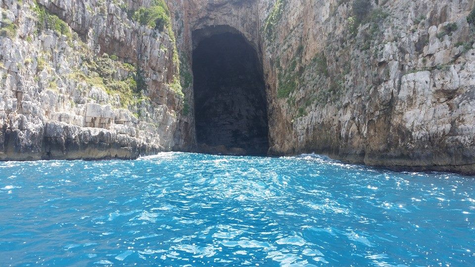 Tengeri motorcsónak (hajó) túrák Durresi indukással az Adria és Jón tenger találkozásához