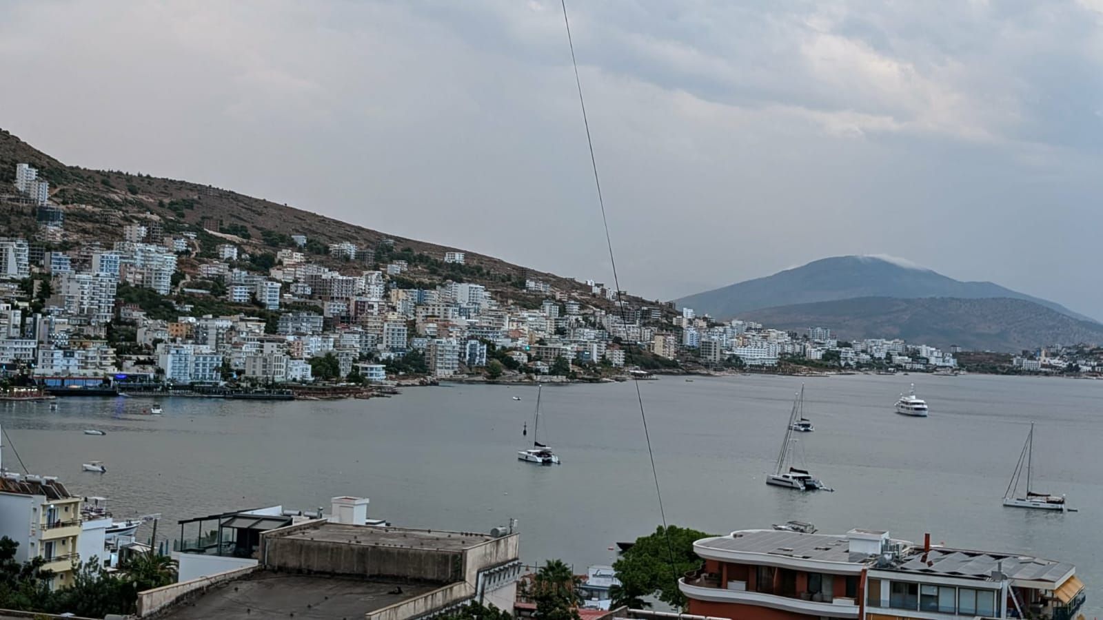 Sarandában 2+1+2 lakás eladó extrém csodás panoráma