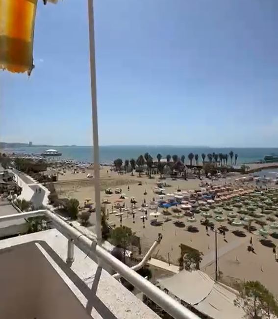 Eladó közvetlen vízparti, panorámás 1+1 lakás Durrës Iliria strandján. 65 m², Magyar ügyintézés, jogi háttér. Alban Tregu