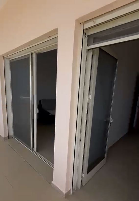 Eladó közvetlen vízparti, panorámás 1+1 lakás Durrës Iliria strandján. 65 m², Magyar ügyintézés, jogi háttér. Alban Tregu