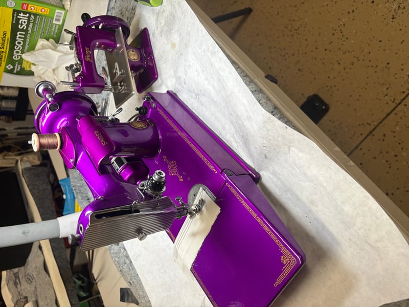 Singer Purple Machine Purple Singer Featherweight New Hard Finish, Excellent Shape