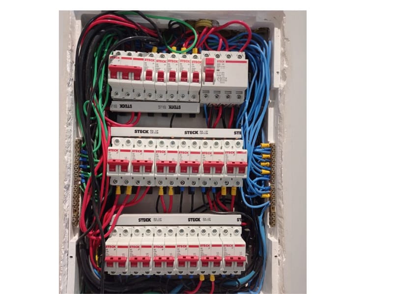 Troca e Manutenção de Quadros Elétricos
