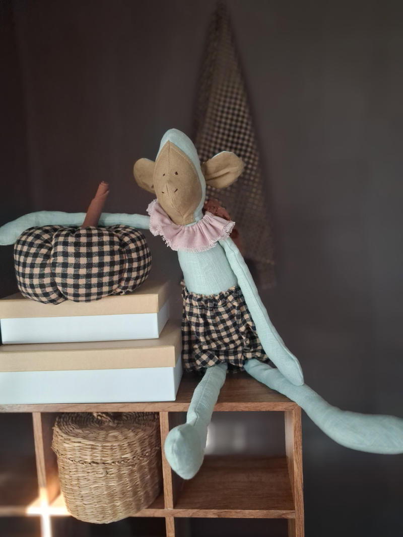 Pio Mono con pantalonsillo y collar