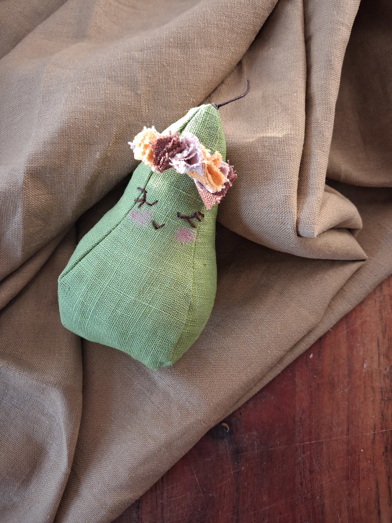 Pera con cara y flores