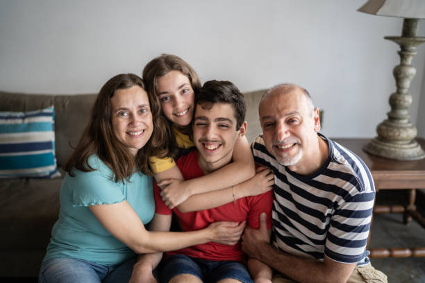 RODITELJSKO NEPRIHVAĆANJE SAMOSTALNOSTI ODRASLIH OSOBA S INVALDIITETOM STRAH RODITELJA ZA NASTAVAK ŽIVOTA NJIHOVE DJECE