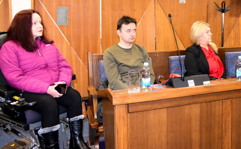 NEDOSTATAK POLITIČKE VOLJE ZA OSTVARIVANJA PRAVA OSOBA S INVALIDITETOM  1.