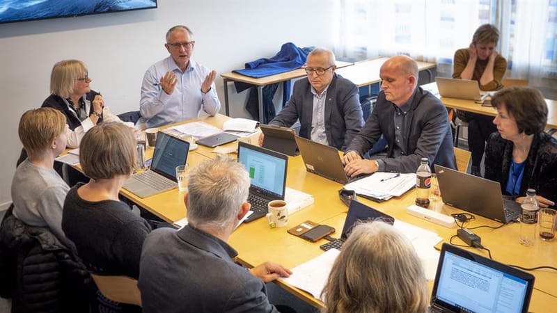 EDUKACIJA NASTAVNIKA OSNOVNIH I SREDNJIH ŠKOLA KAO VAŽAN UVJET                              ZA PRILAGODBU NASTAVE DJECI S TEŠKĆAMA U RAZVOJU