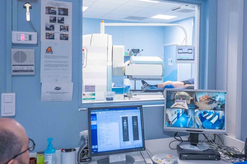 NEDOSTATAK KVALITETNE  DIAGNOSTIČKE OPREME I STRUČNOG KADRA UZROK DUGIH LISTA ČEKANJA I ODLSKA BOLESNIKA U DRUGE DRŽAVE EU .