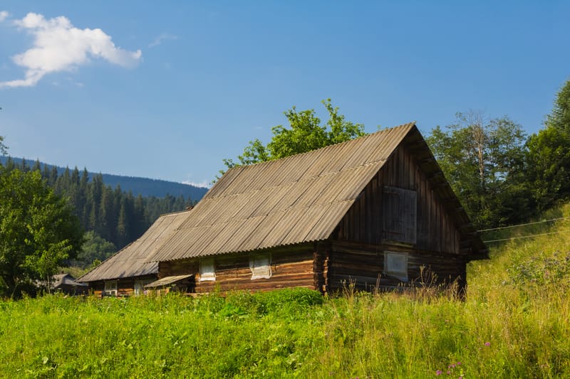 ŽIVOT OSOBA S INVALIDITETOM U MALIM SREDINAMA