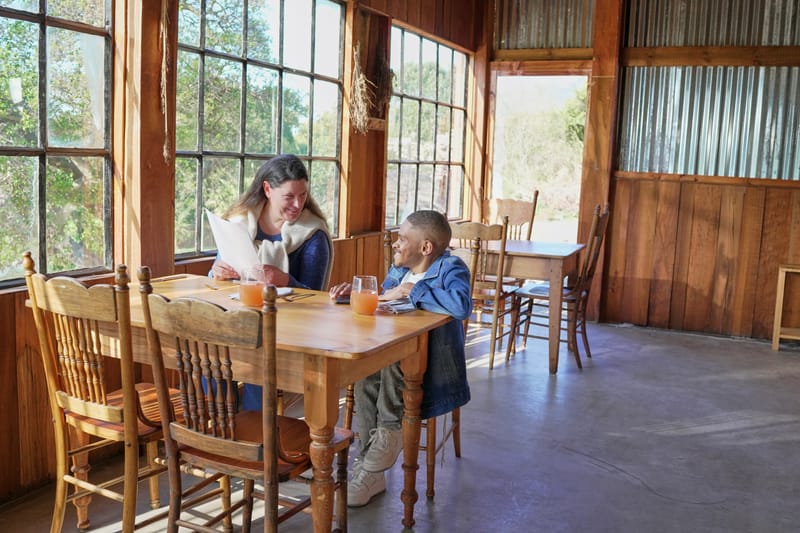 ARHITEKTONSKA I GASTRONOMSKA PRILAGODBA REATORANA OSOBAMA S POSEBNIM POTREBAMA - INVALIDITETOM