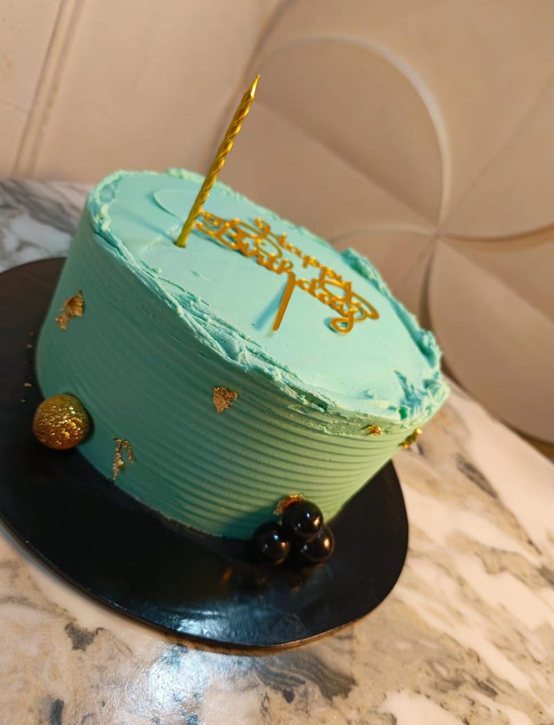 BIRTHDAY CAKE (SMALL)