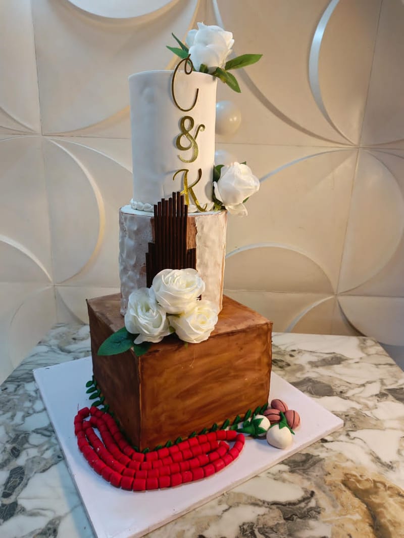 TRADITIONAL WEDDING CAKE