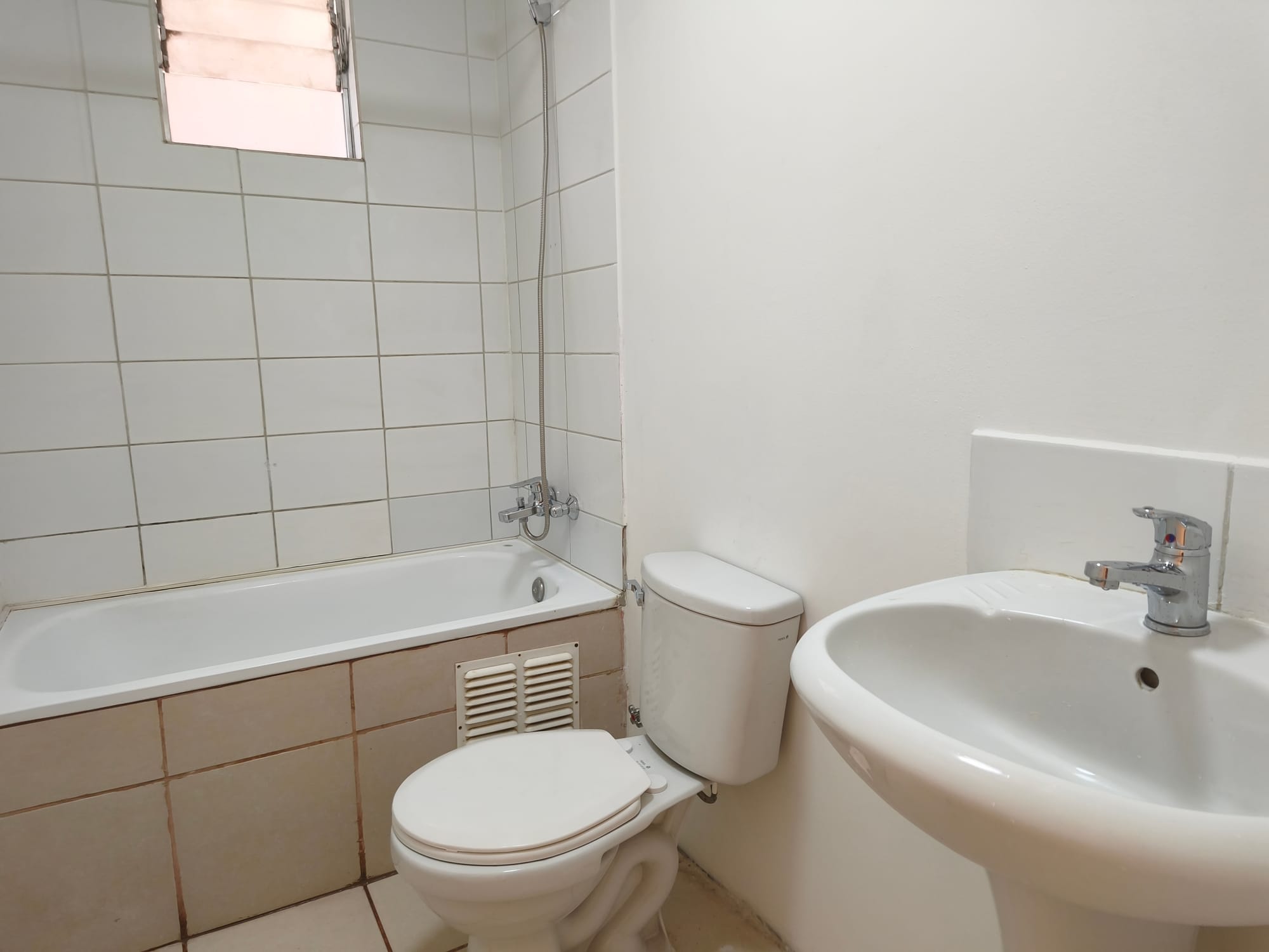 Venta sin Comisión Casa Remodelado 3 Dormitorios y 1 Baño