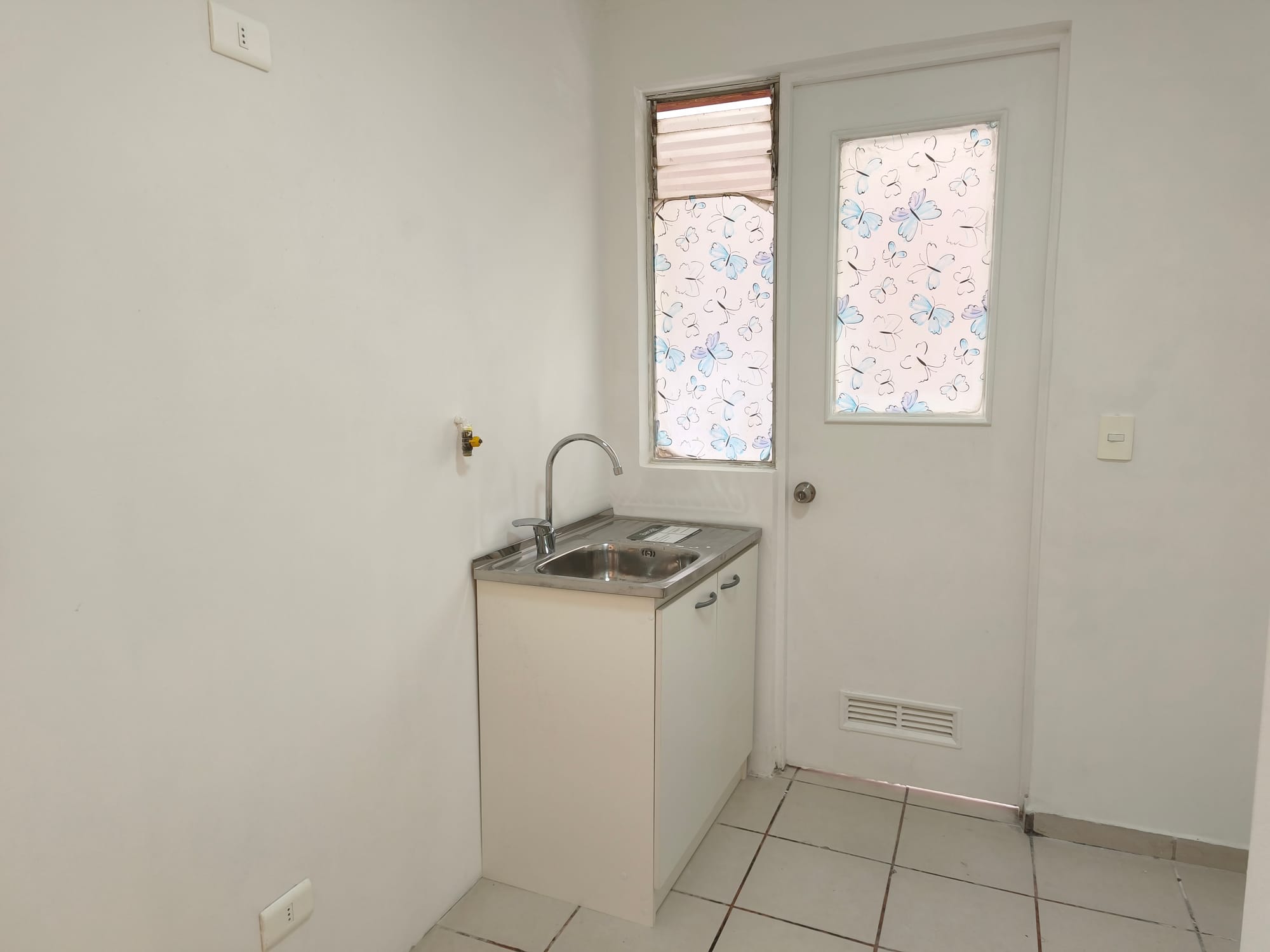 Venta sin Comisión Casa Remodelado 3 Dormitorios y 1 Baño