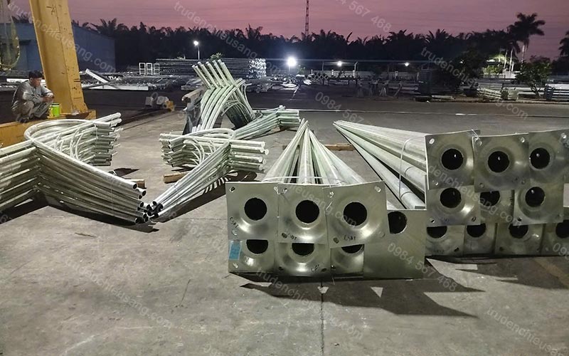 cột đèn bát giác