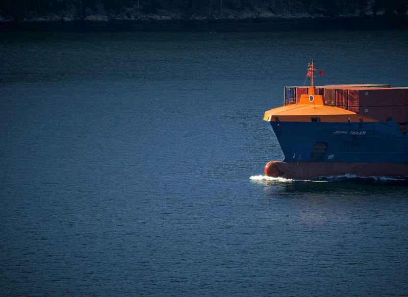 When Sea Corridors Trap the Supply Chain